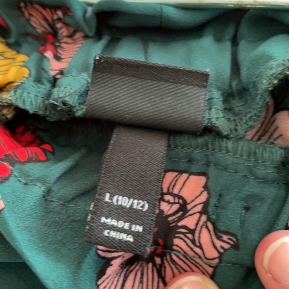 SOLD Art class target brand 2 piece set - Picture 6 of 8